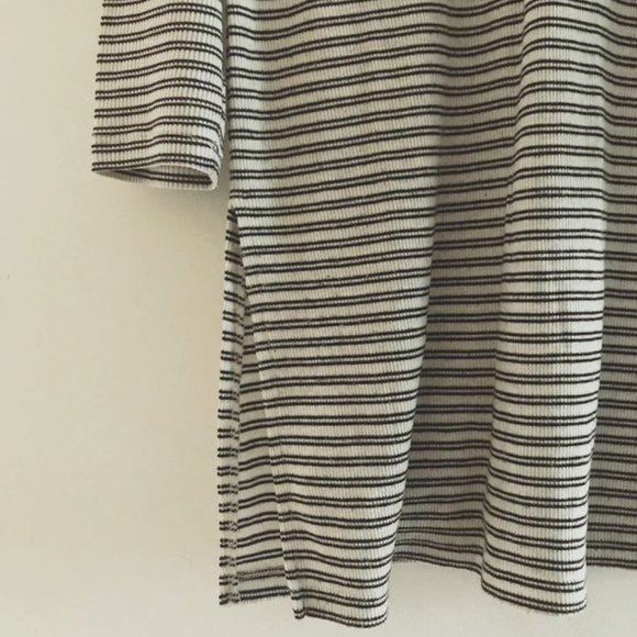 3/$35 // Striped 3/4 Sleeve Tunic Top - Picture 2 of 3